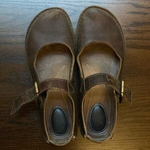 Clarks women's Mary Jane style leather shoes, in great condition.